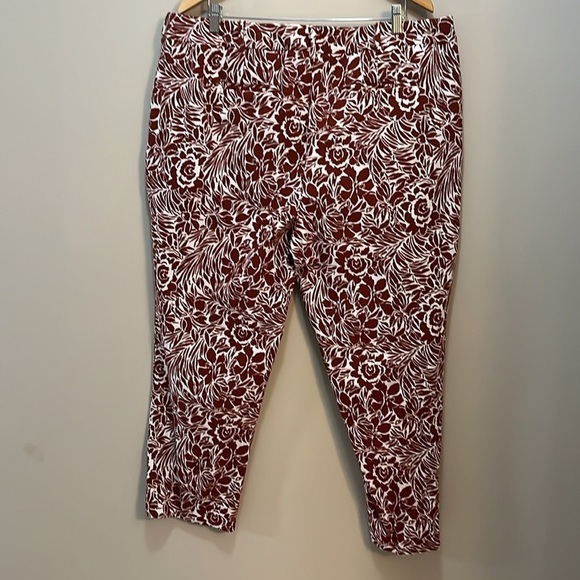 Lands' End Mid Rise Slim Leg Cropped Pants White & Red Floral plus size 20W - Picture 5 of 11